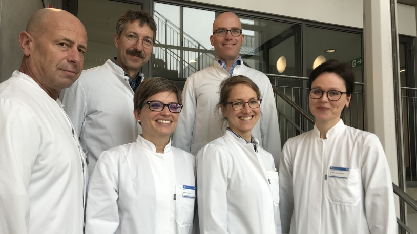 Das ABS-Team am Klinikum rechts der Isar: Dr. Helmut Renz, Prof. Dirk Busch, Christiane Querbach, Dr. Friedemann Gebhardt, Dr. Kathrin Rothe, Dr. Susanne Feihl (v. li.)