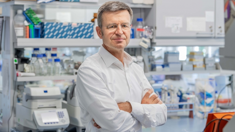 Prof. Dr. Stefan Engelhardt, Leiter des Instituts für Pharmakologie und Toxikologie im Labor. Foto: Andreas Heddergott, TUM