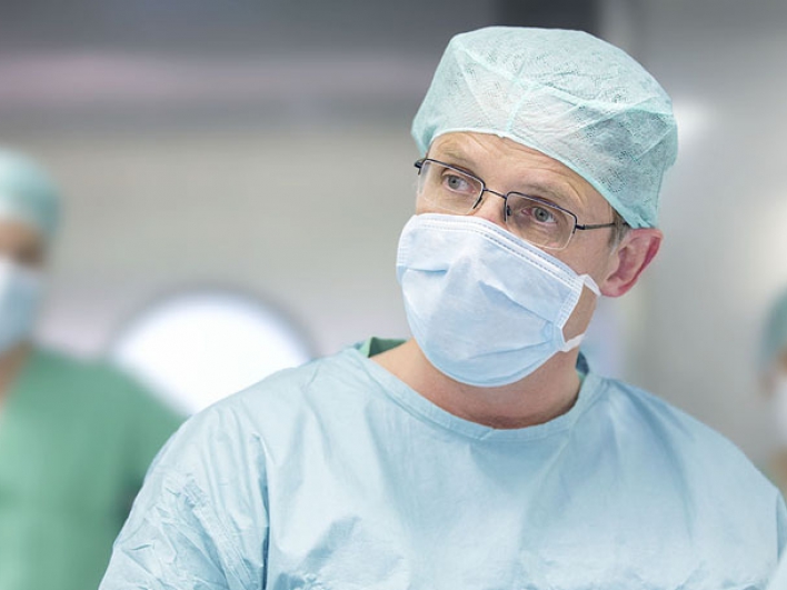 Prof. Dr. Hans-Günther Machens, Direktor der Klinik für Plastische Chirurgie und Handchirurgie
