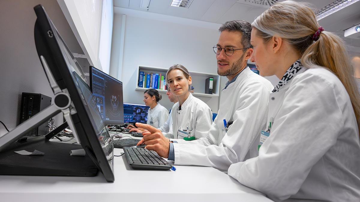 Dr. Jan Peeken und sein Team der Klinik für Radioonkologie und Strahlentherapie 