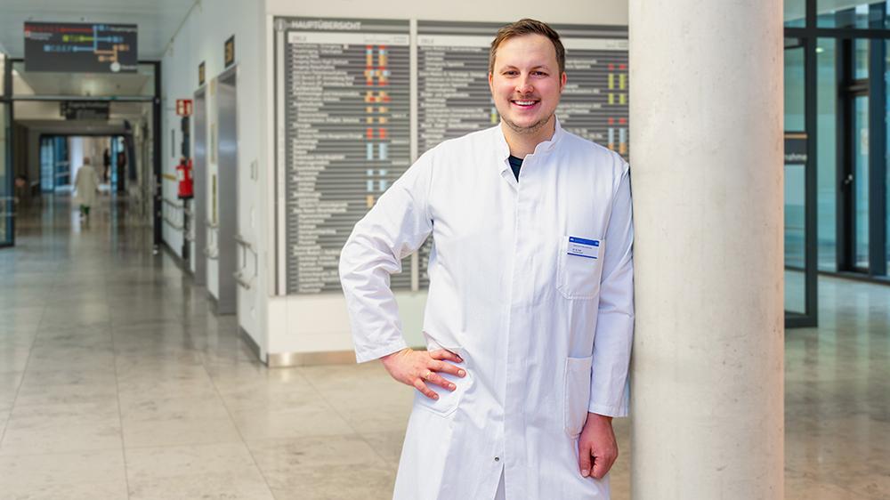 Dr. Benedikt Zott forscht am Institut für Neuroradiologie des TUM Klinikums und am Institut für Neurowissenschaften der TUM. © Kathrin Czoppelt, TUM Klinikum