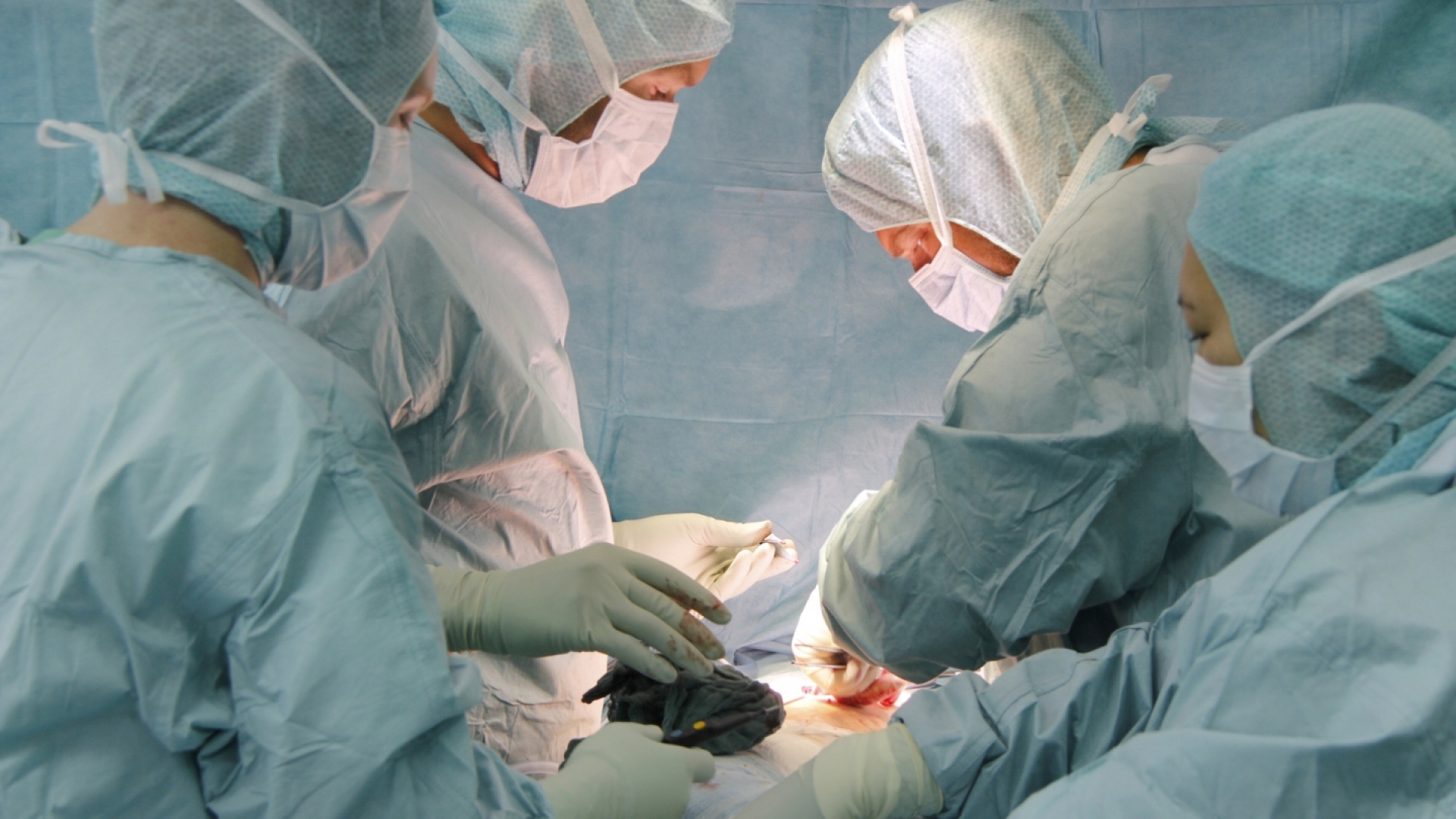 Ärzte beim Operieren am Klinikum rechts der Isar