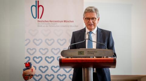 Dr. Martin Siess