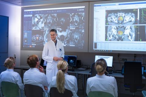 PD Dr. Jan Peeken, Geschäftsführender Oberarzt in der Klinik für RadioOnkologie des TUM Klinikums Rechts der Isar.